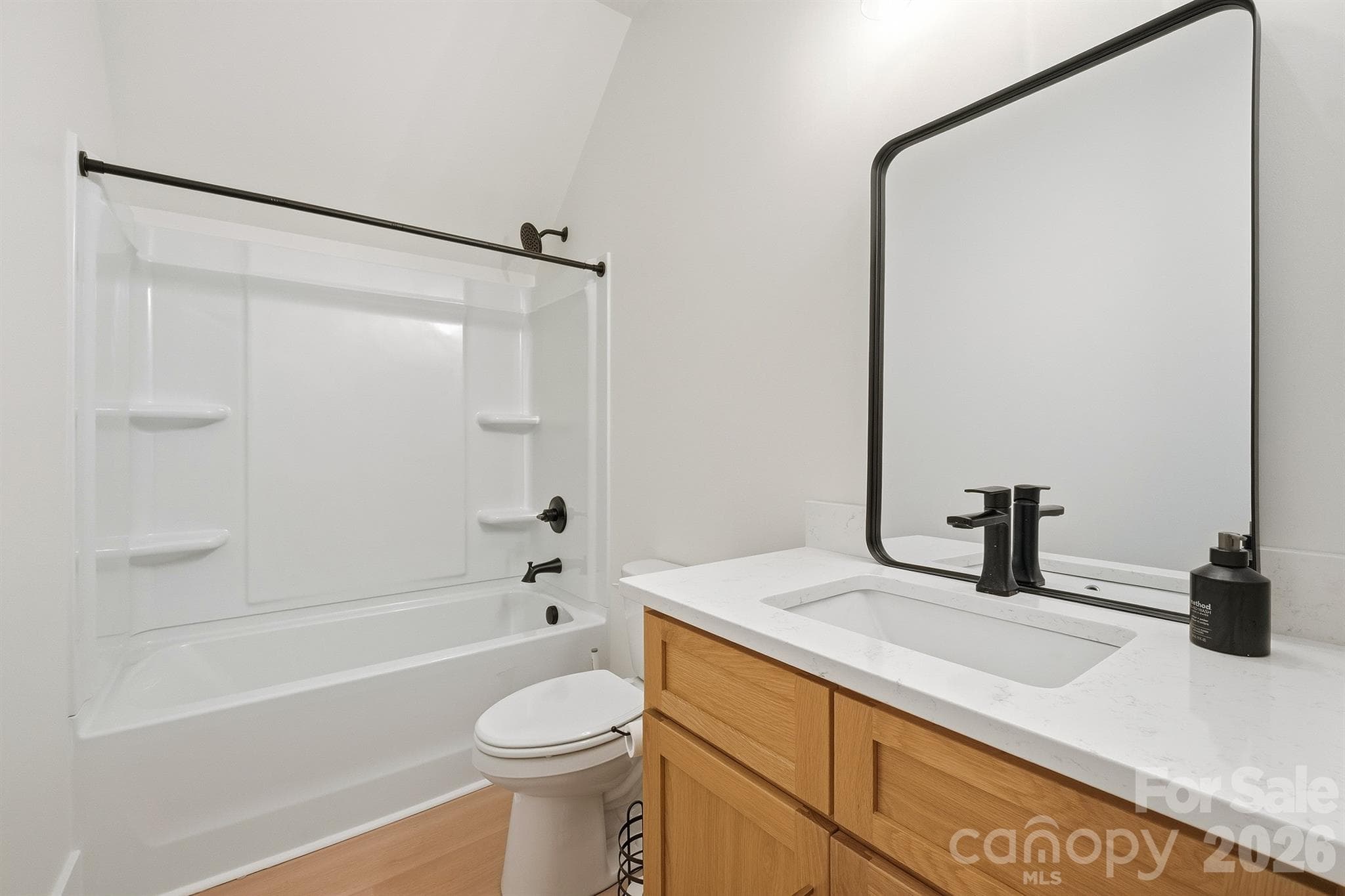 Upstairs Full Bath - 2855 Long Run Farm Road, Mount Pleasant