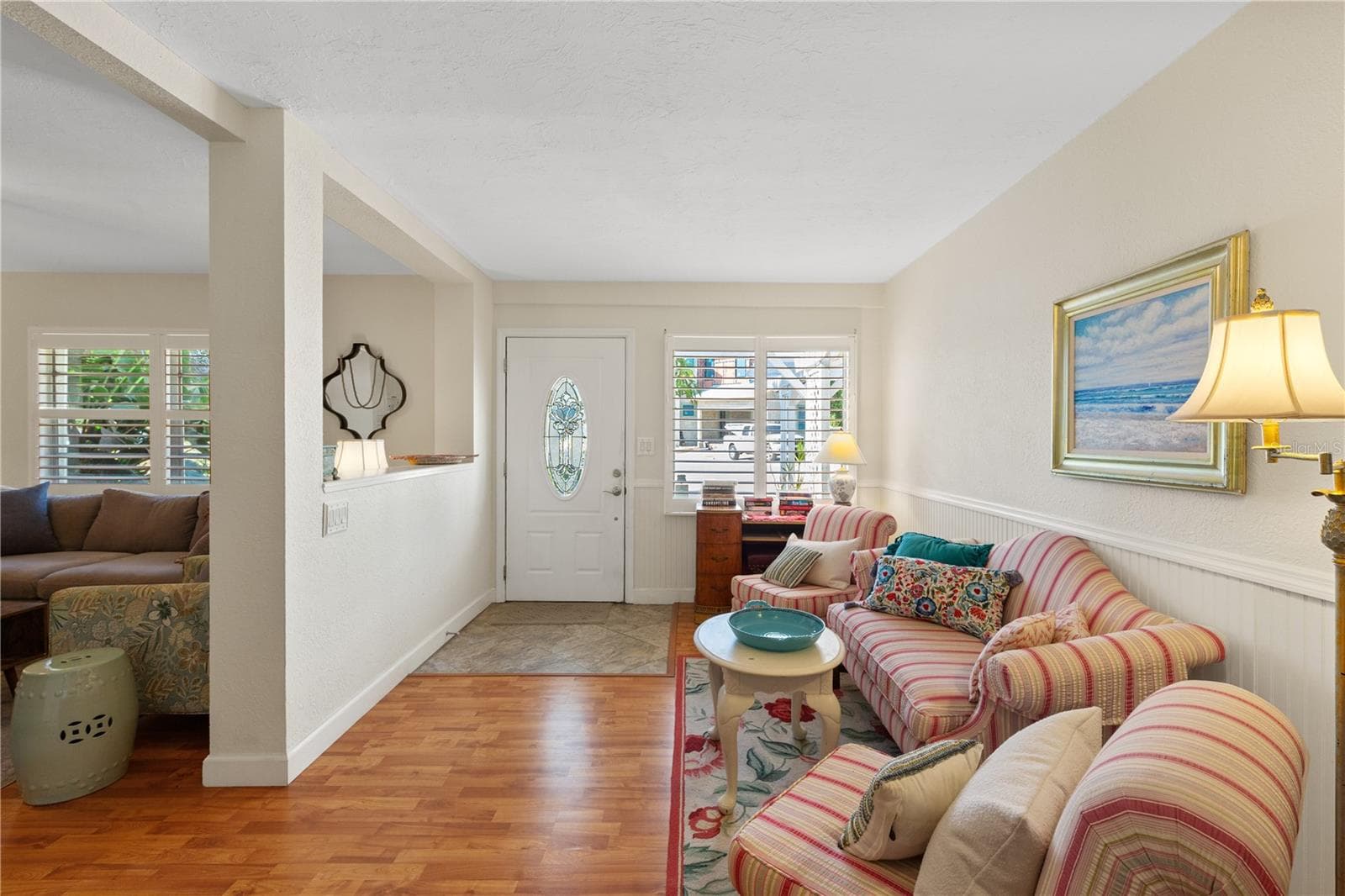 Foyer Furnishings - 7860 HOLIDAY DR, SARASOTA
