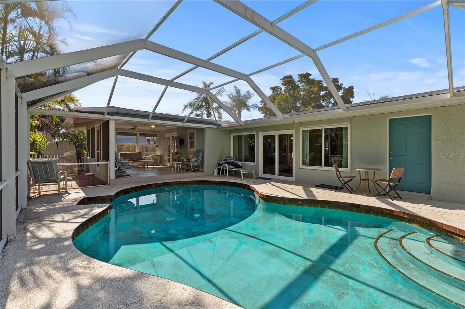 Swimming Pool with swimming ledge - 7860 HOLIDAY DR, SARASOTA
