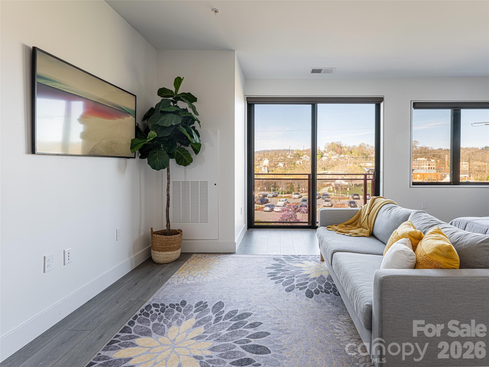 Condominium at 68 Craven Street, Asheville, photo 10 of 38