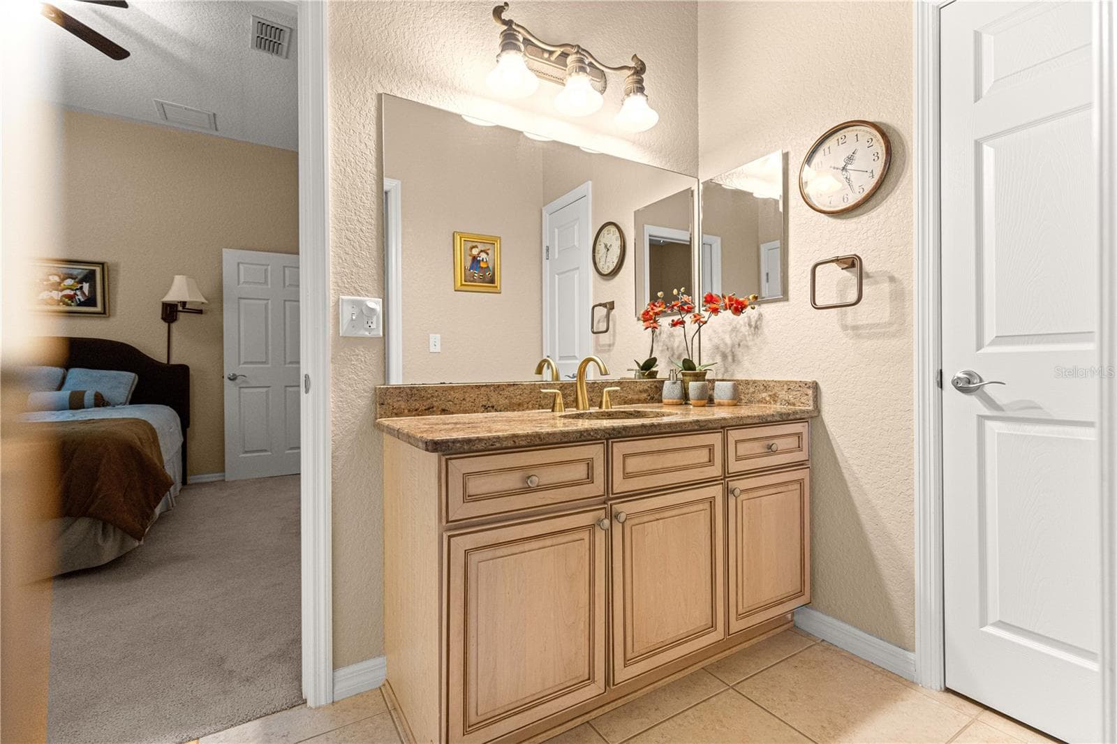 Jack and Jill Bathroom - 12271 SE 175TH LN, SUMMERFIELD
