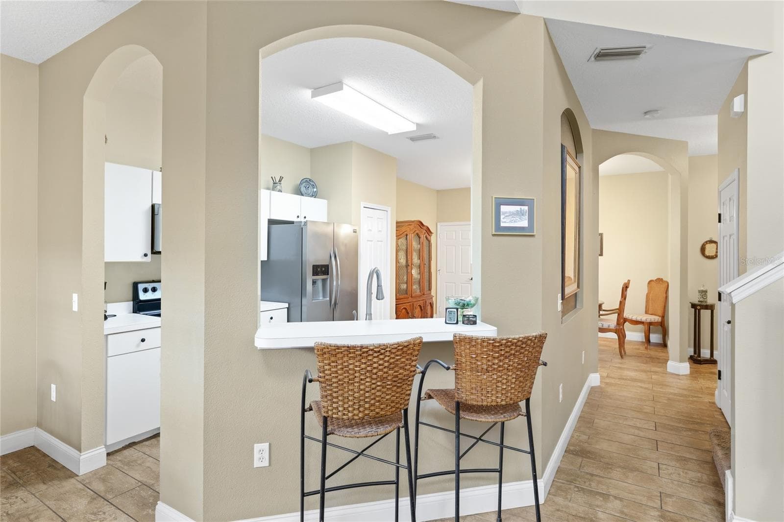 Architecturally designed with arched doorways and niches. - 6216 ROSEFINCH CT #102, LAKEWOOD RANCH