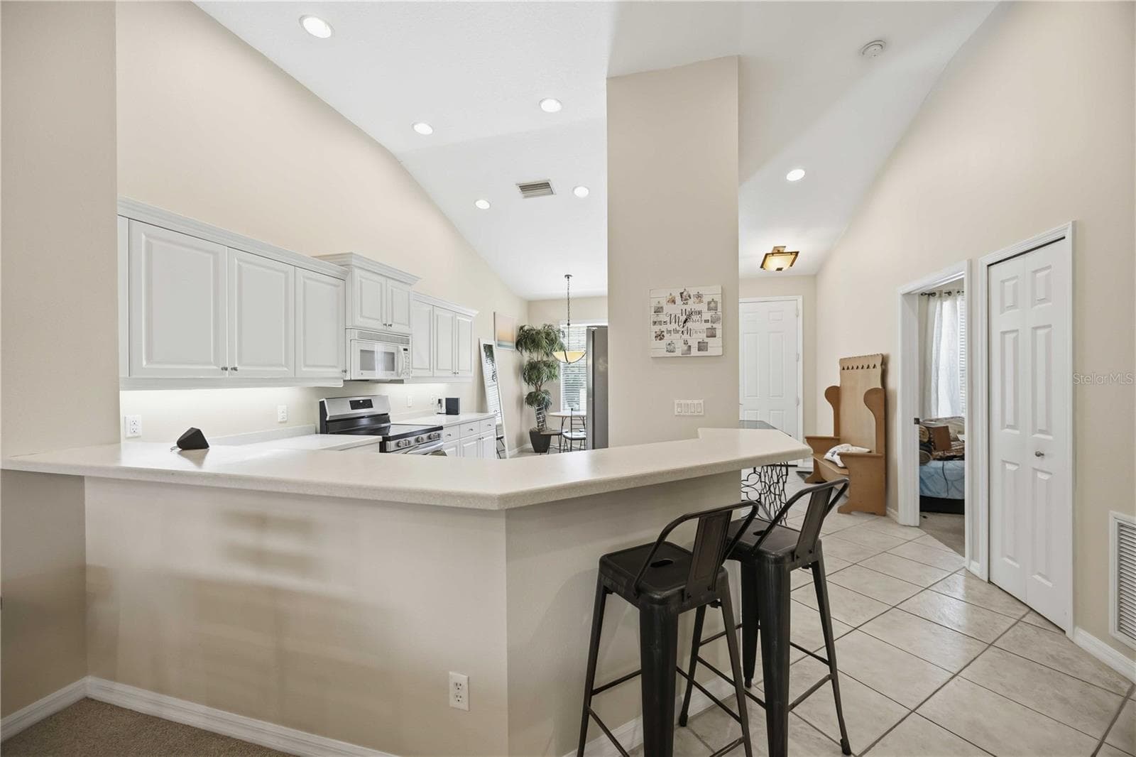 Breakfast Bar - 5629 KEY LARGO CT #B06, BRADENTON