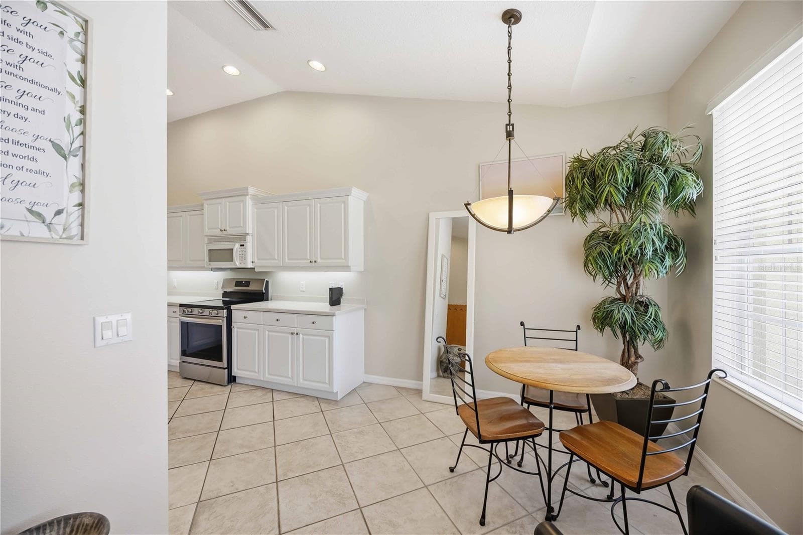 Eat-In Space in Kitchen - 5629 KEY LARGO CT #B06, BRADENTON