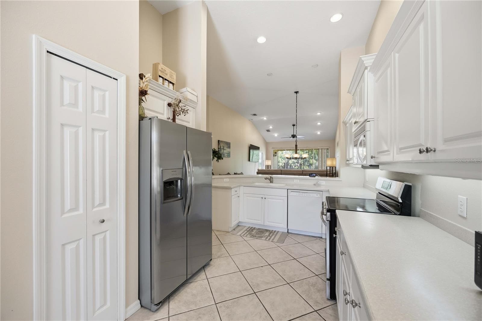 Functional Kitchen - 5629 KEY LARGO CT #B06, BRADENTON
