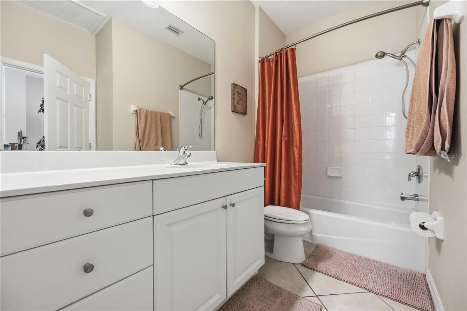 2nd Full Bath w/Tub-Shower - 5629 KEY LARGO CT #B06, BRADENTON