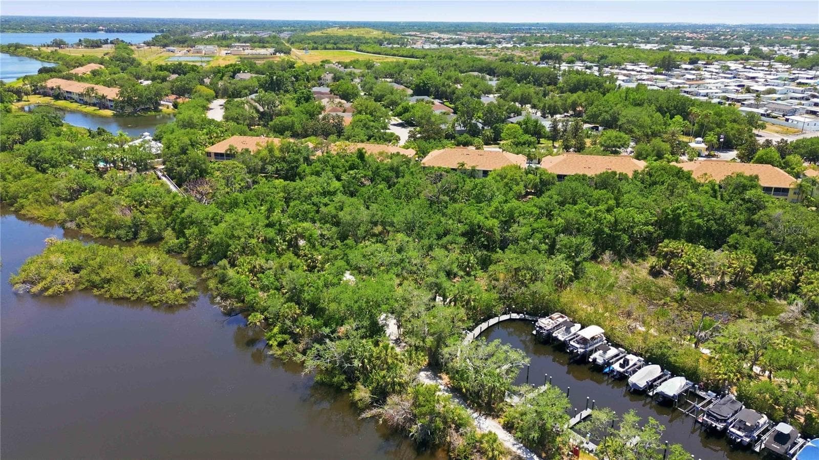 You could Live or Vacation Here! - 5629 KEY LARGO CT #B06, BRADENTON