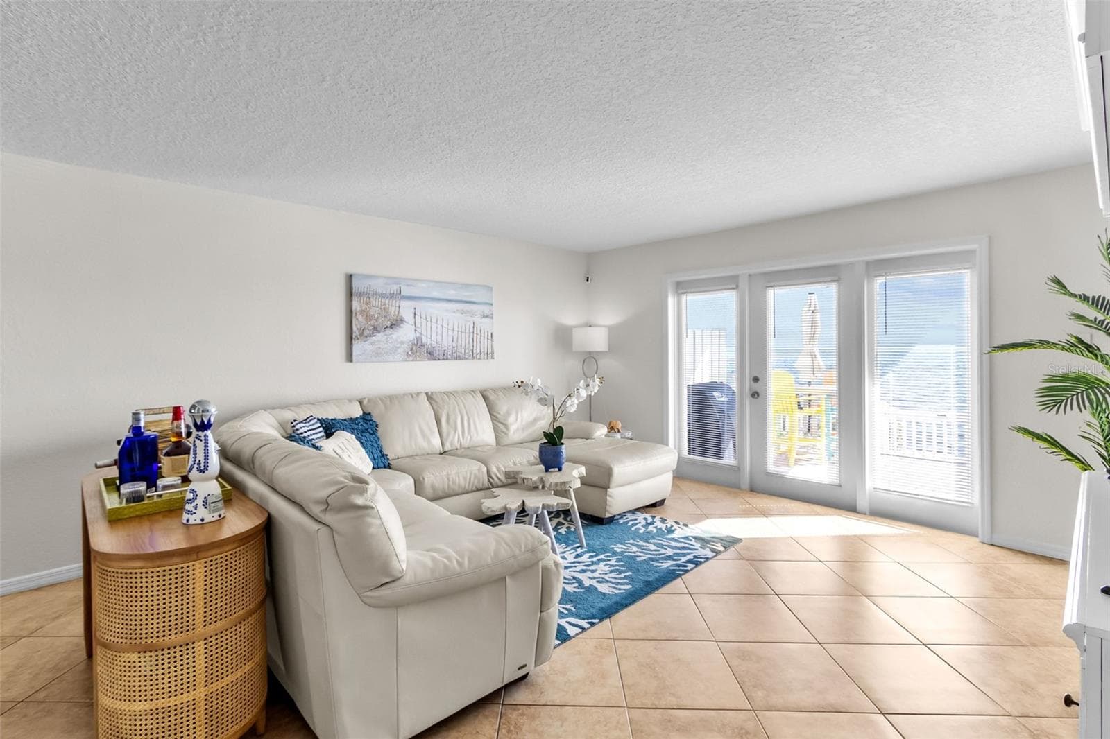 Light and Bright Living Room - 5026 COQUINA KEY DR SE #5026, ST PETERSBURG