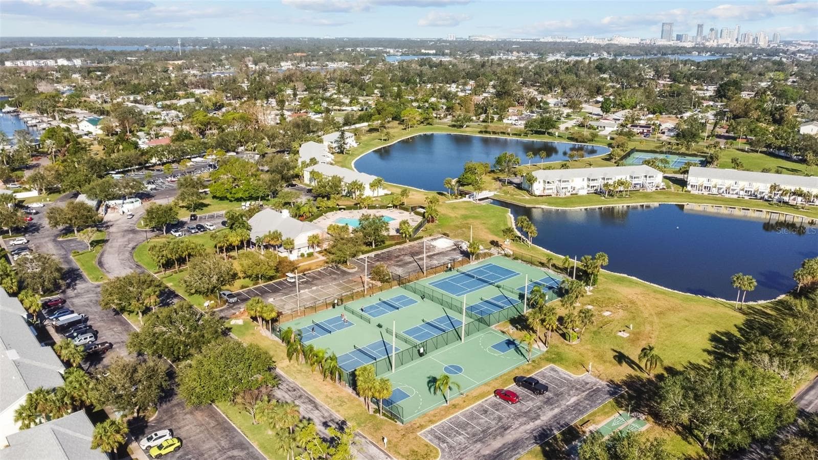 Tennis and Pickleball Courts / Basketball - 5026 COQUINA KEY DR SE #5026, ST PETERSBURG