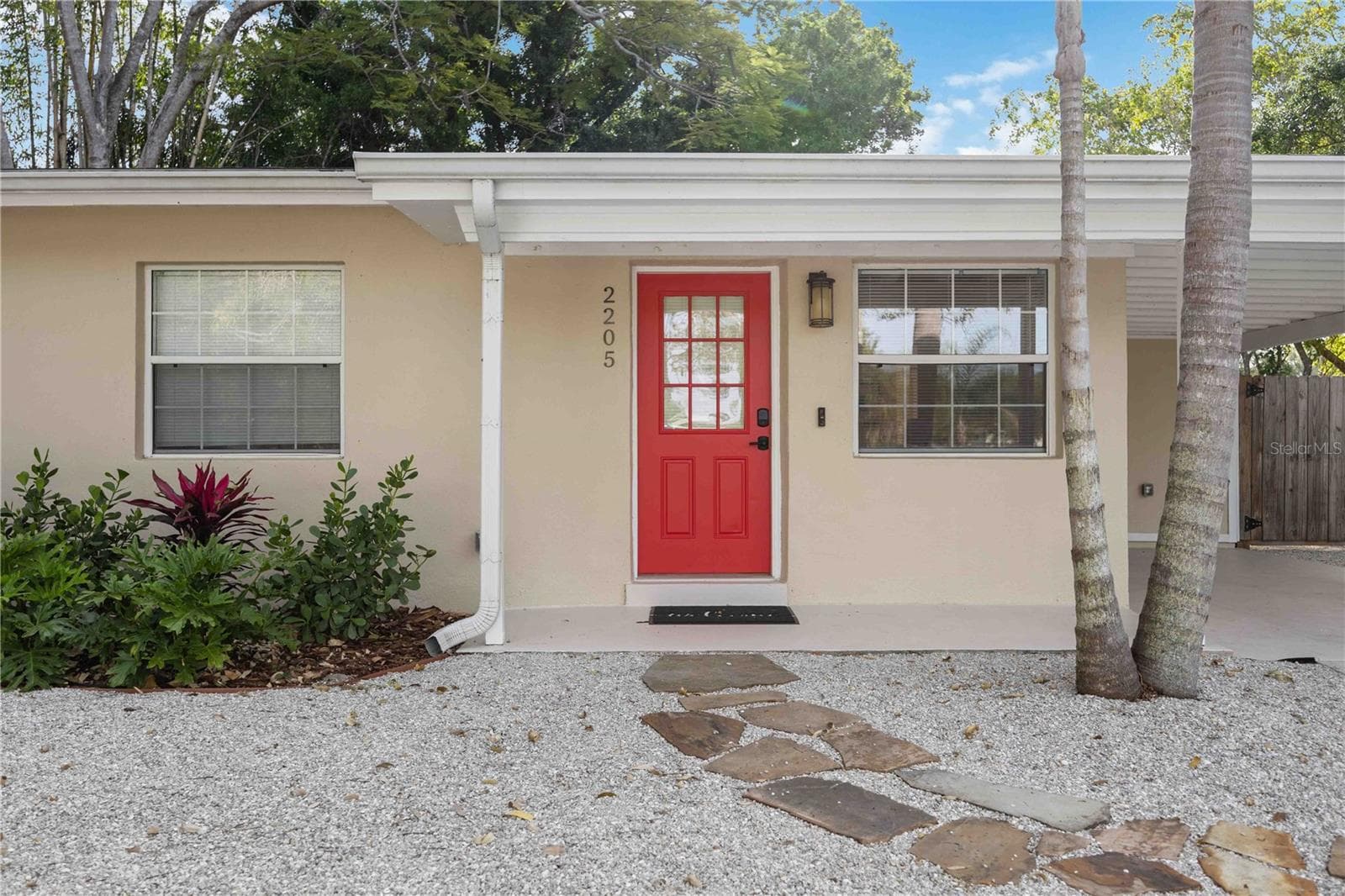 Single Family Residence at 2205 FLOYD ST, SARASOTA, photo 2 of 41