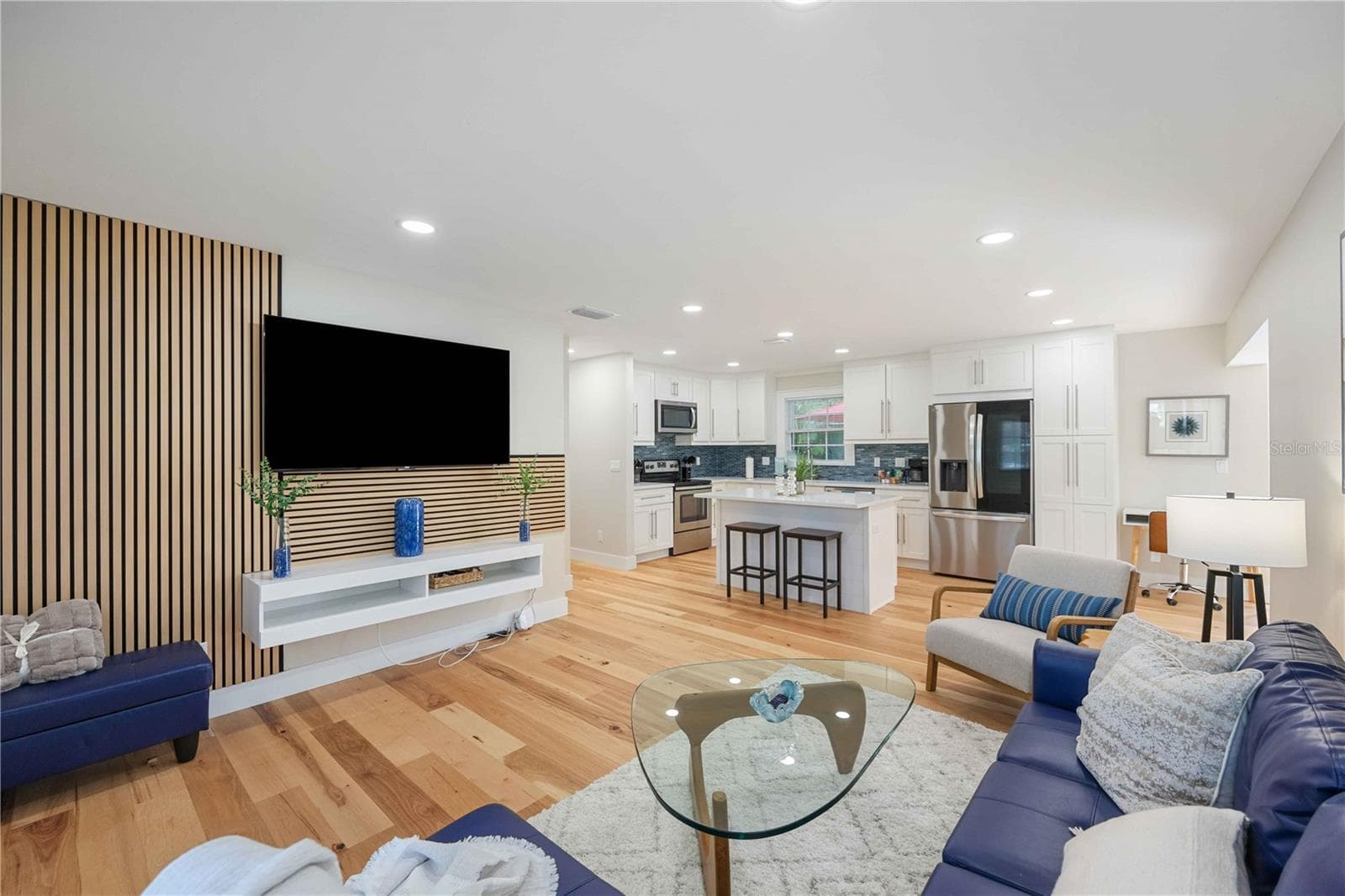 Single Family Residence at 2205 FLOYD ST, SARASOTA, photo 5 of 41