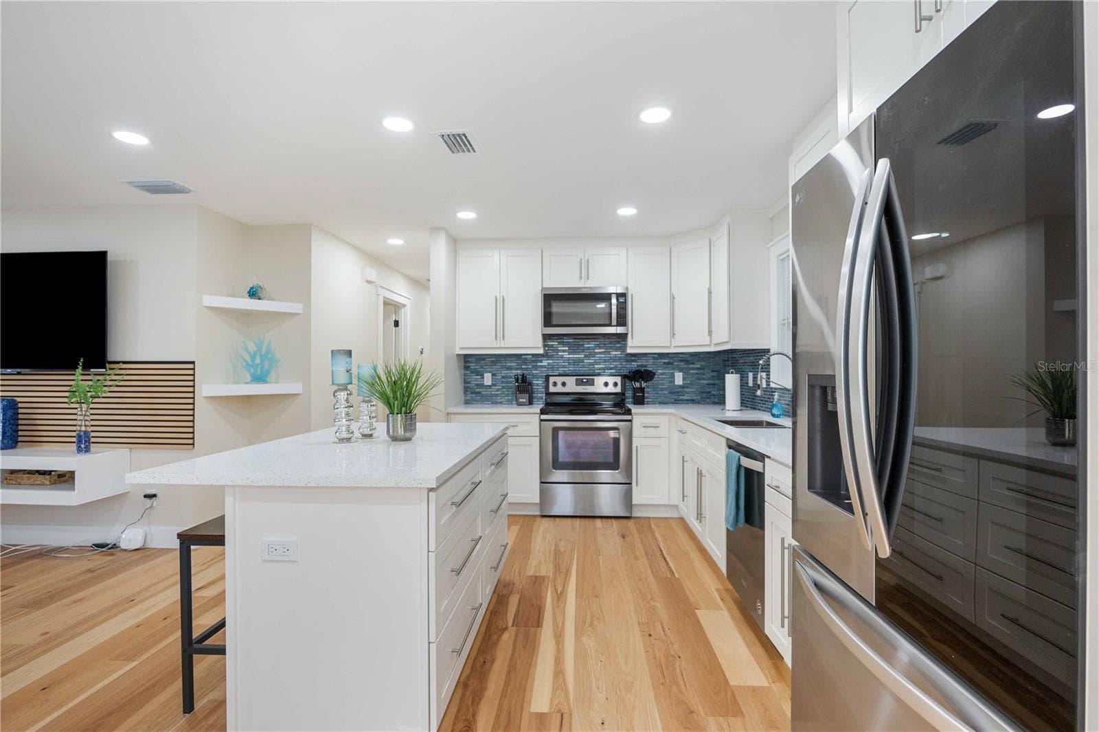 Single Family Residence at 2205 FLOYD ST, SARASOTA, photo 9 of 41