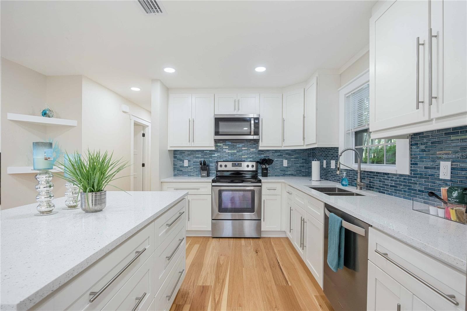 Single Family Residence at 2205 FLOYD ST, SARASOTA, photo 10 of 41