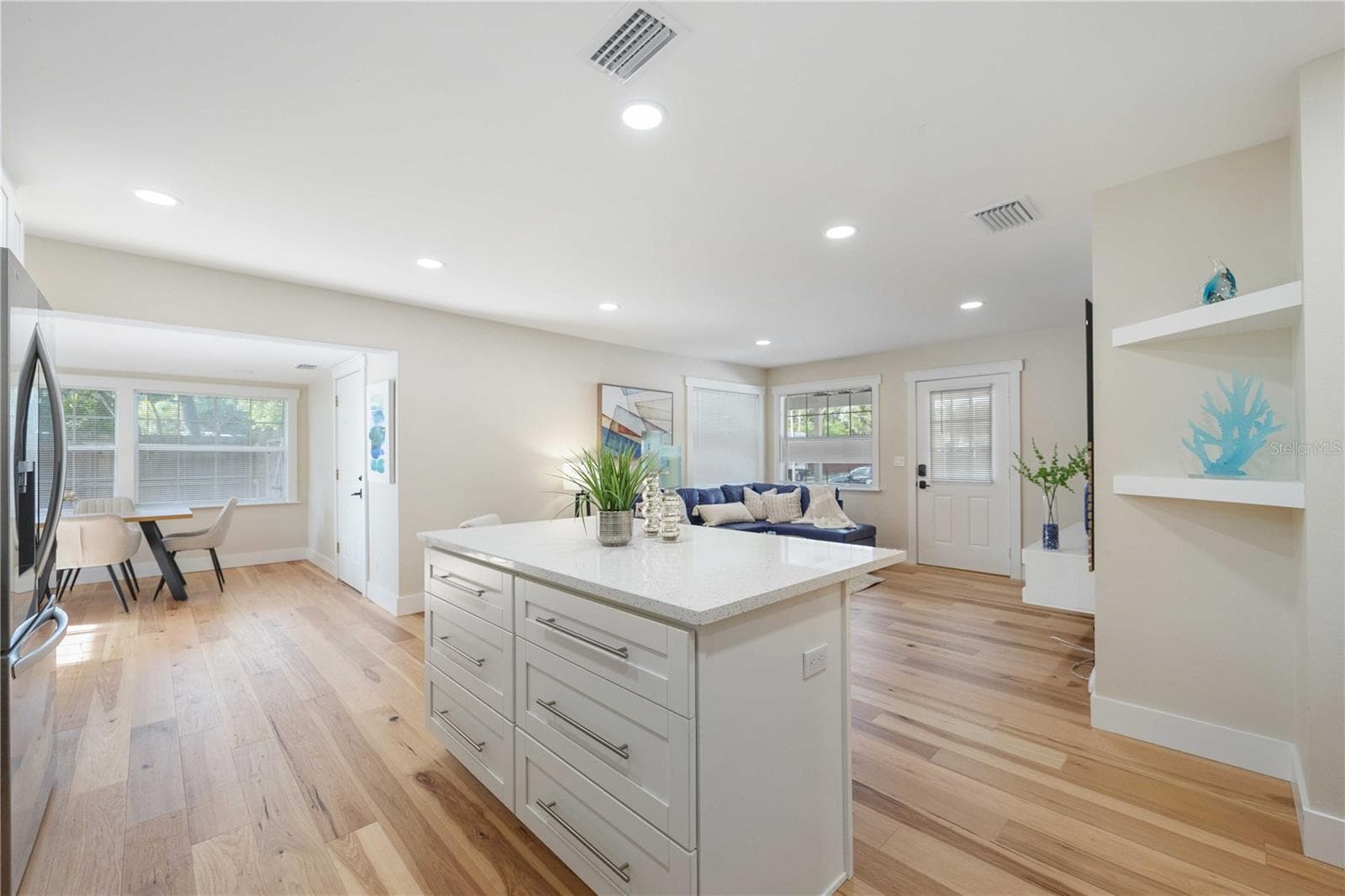 Single Family Residence at 2205 FLOYD ST, SARASOTA, photo 11 of 41