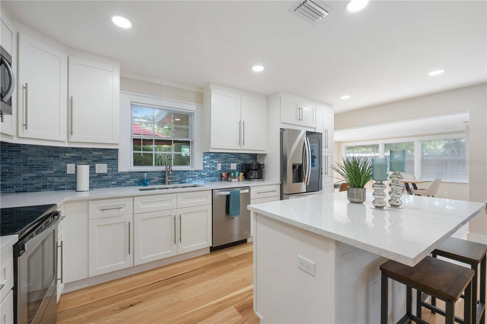 Single Family Residence at 2205 FLOYD ST, SARASOTA, photo 12 of 41