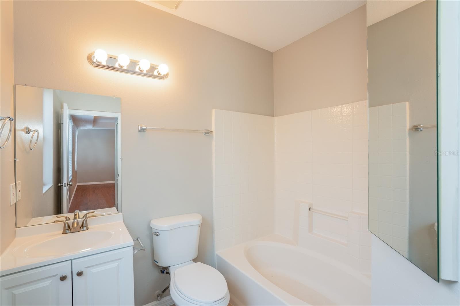 Single Family Residence at 1011 LAKE SHORE RANCH DR, SEFFNER, photo 8 of 15