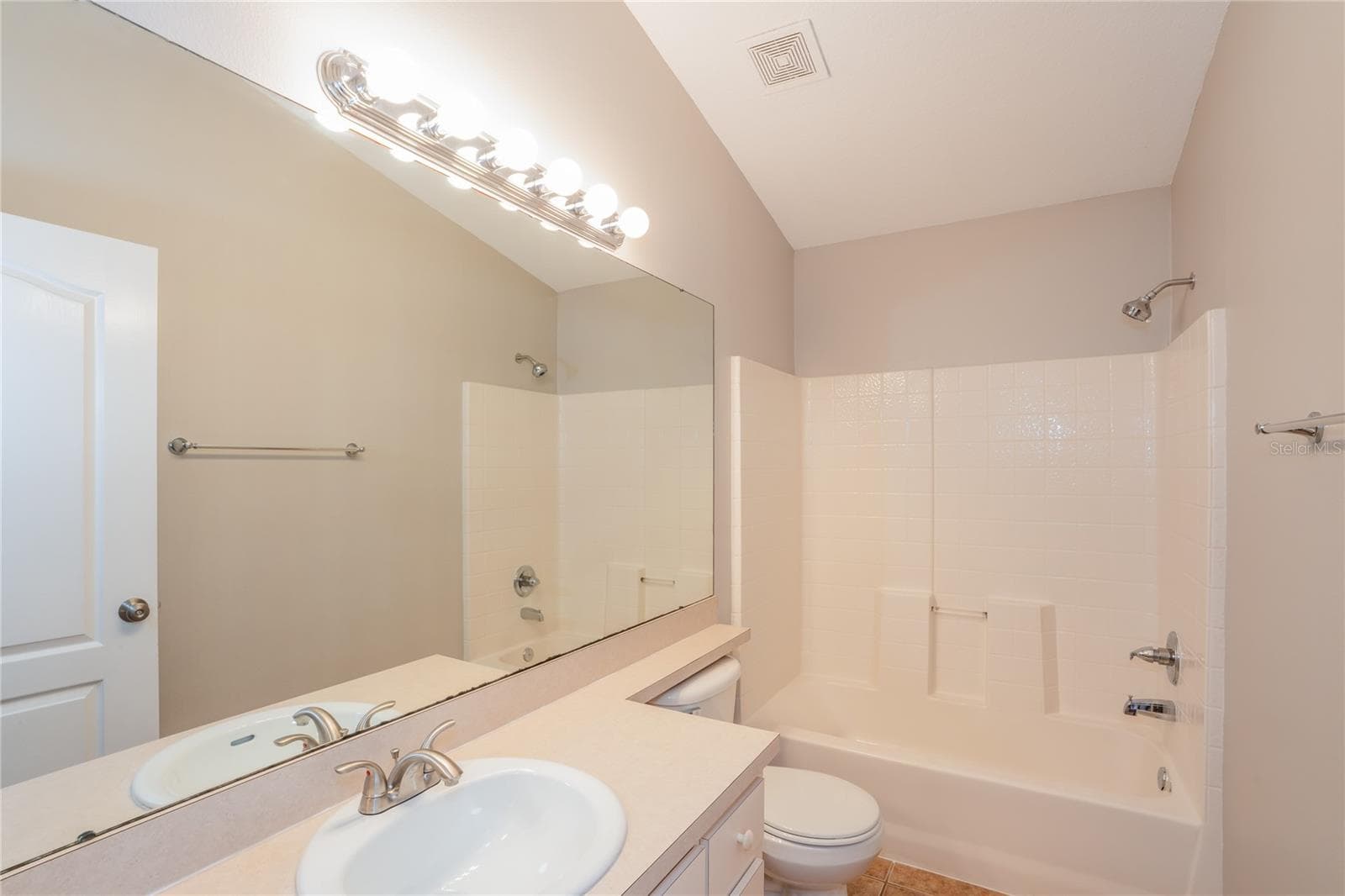 Single Family Residence at 1011 LAKE SHORE RANCH DR, SEFFNER, photo 11 of 15