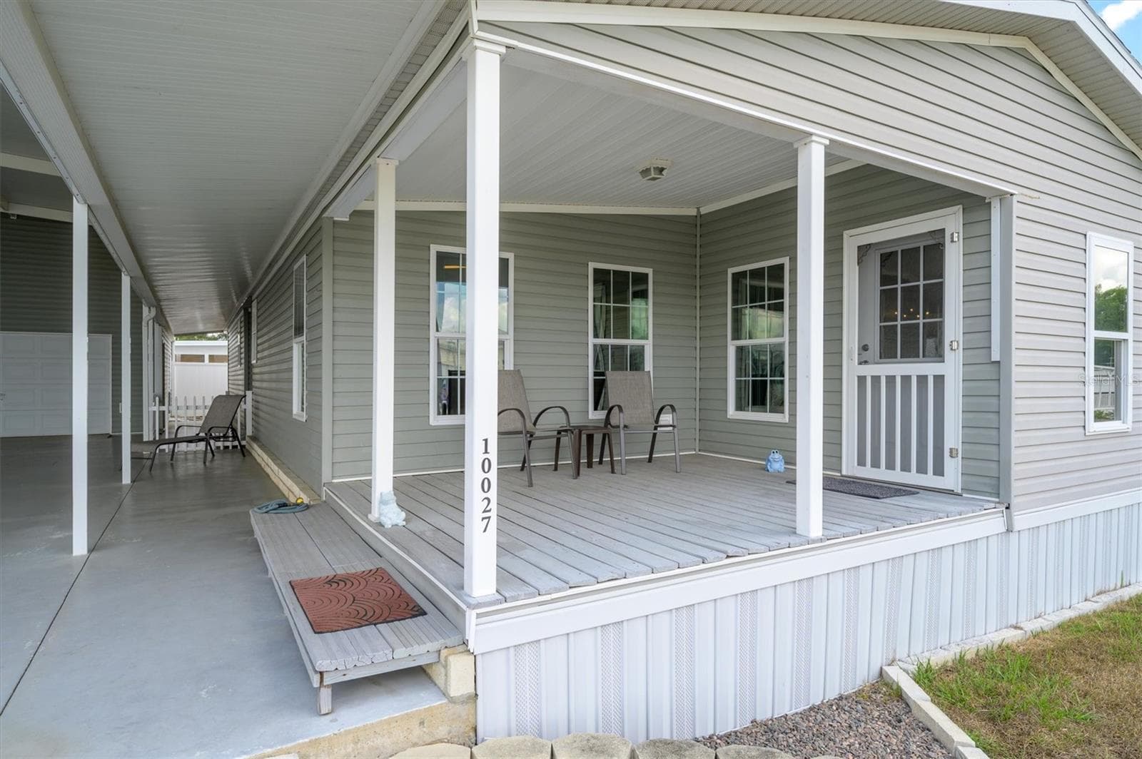 Front porch entrance leading in to the front sunroom, flex space - 10027 EQUITY AVE, DADE CITY