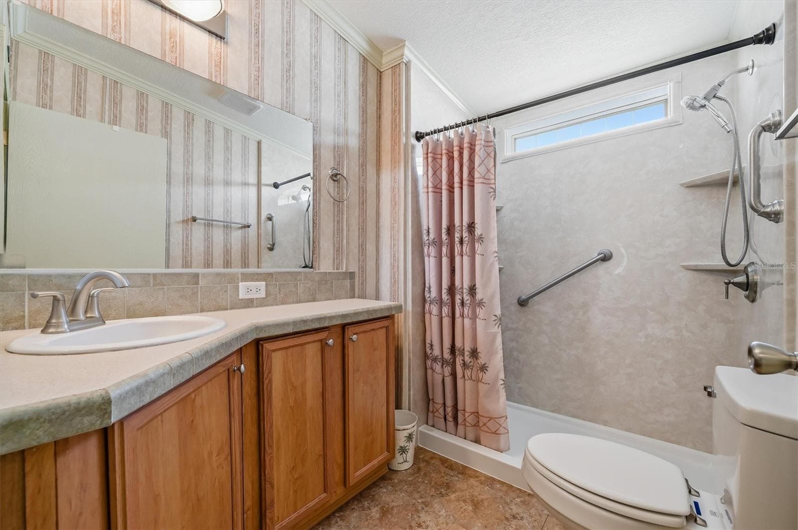 Second bath in hallway near 2nd bedroom - 10027 EQUITY AVE, DADE CITY