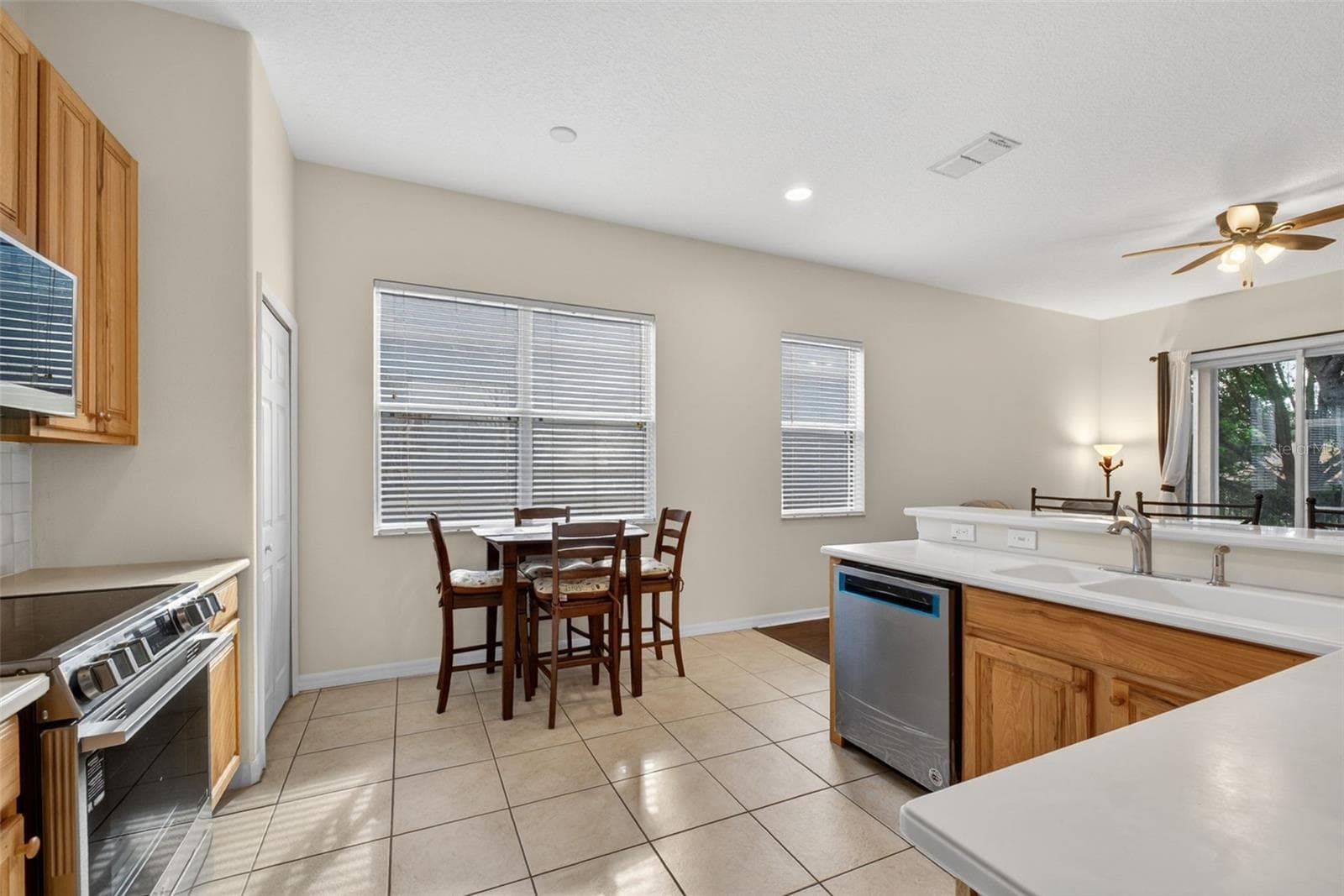 Single Family Residence at 111 FLAME VINE WAY, GROVELAND, photo 12 of 30