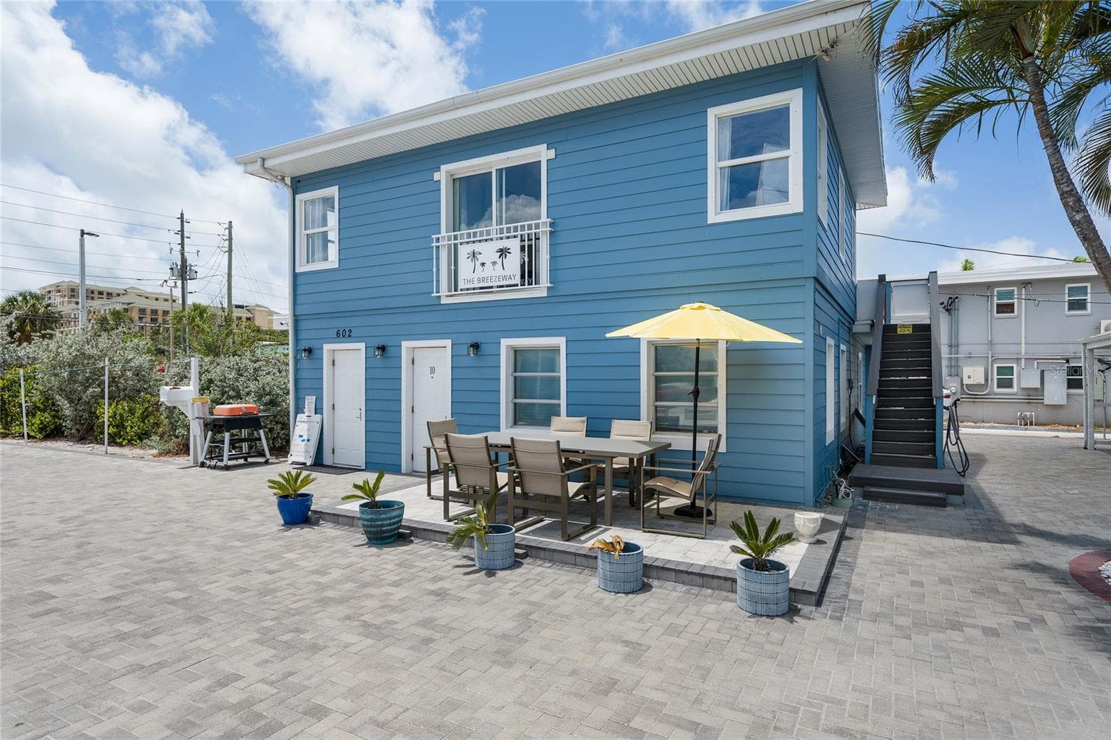 602 POINSETTIA AVE