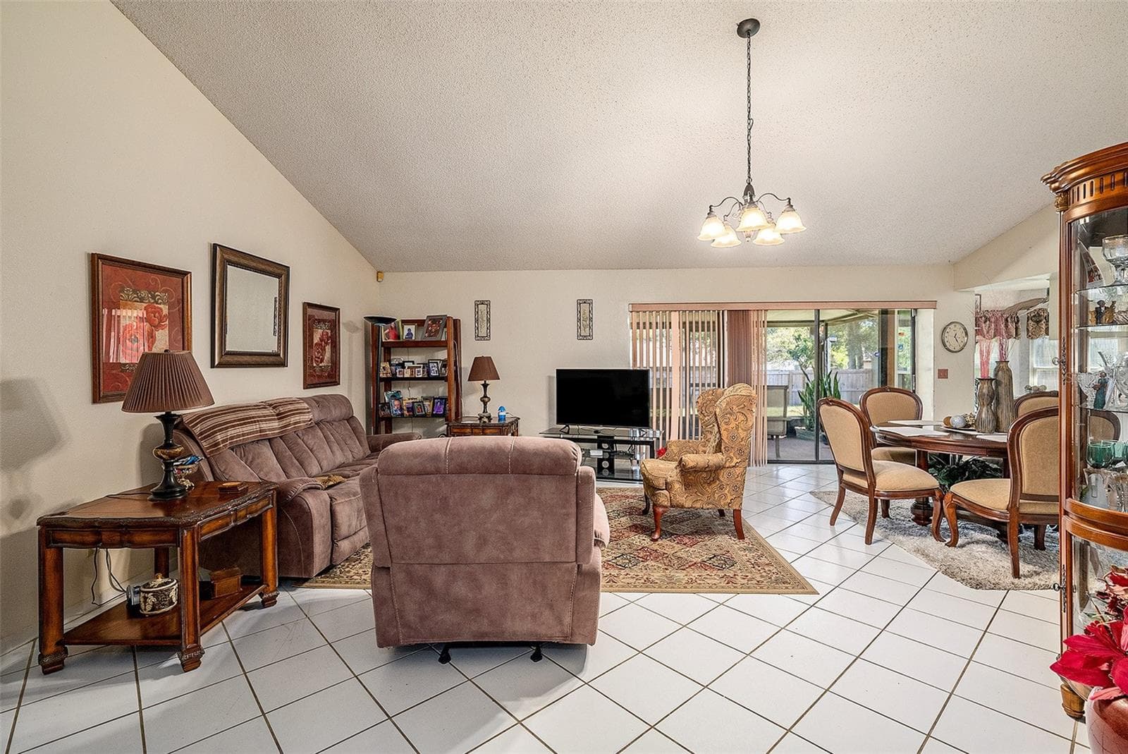 Single Family Residence at 1606 DUSTY ROSE LN, BRANDON, photo 5 of 29