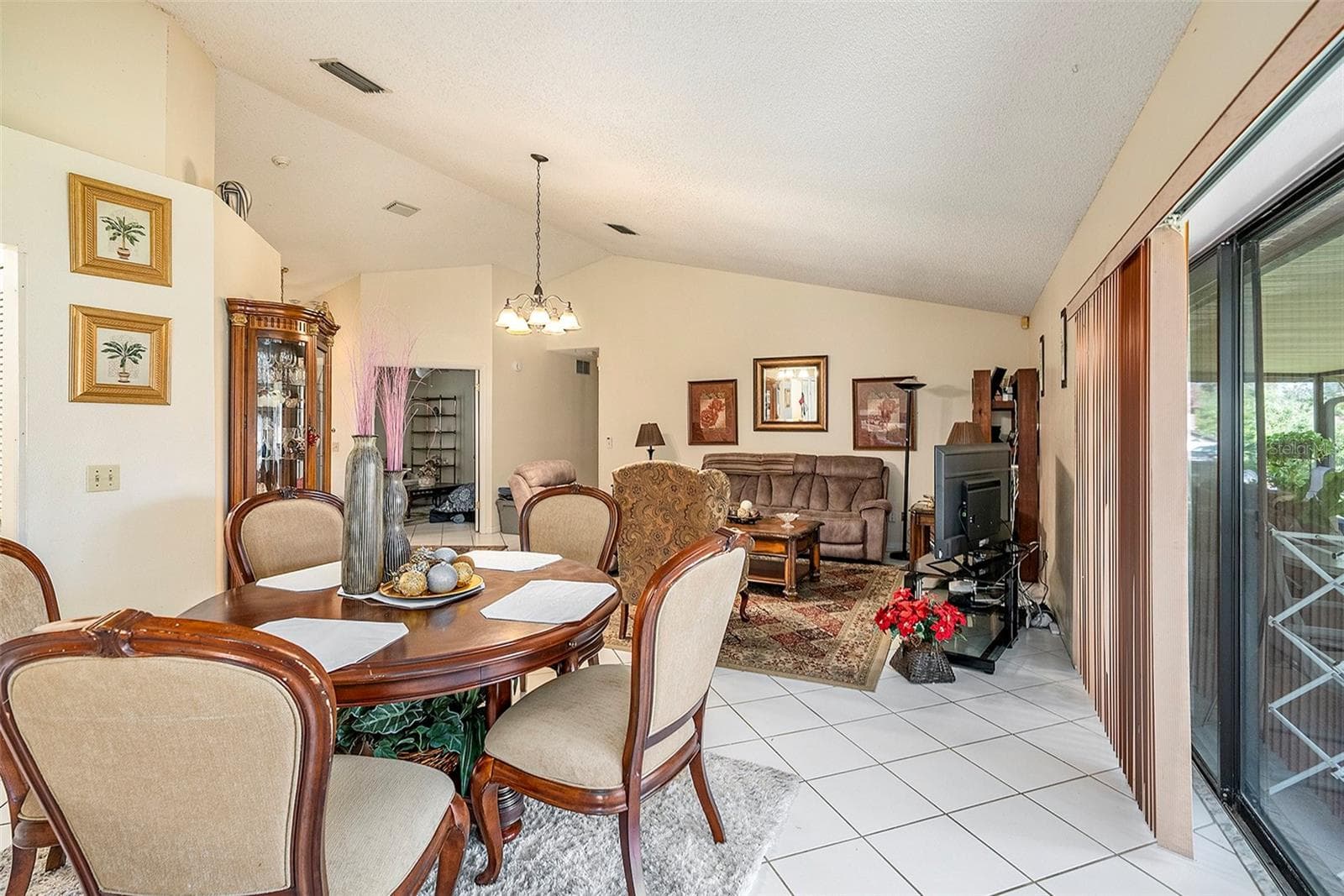 Single Family Residence at 1606 DUSTY ROSE LN, BRANDON, photo 9 of 29