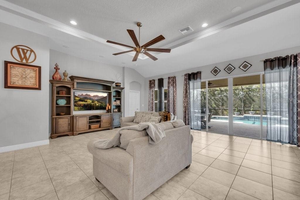 Single Family Residence at 15409 STARLING CROSSING DR, LITHIA, photo 11 of 39