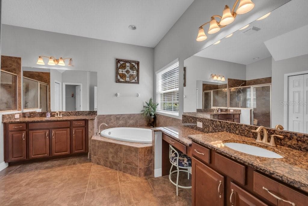 Single Family Residence at 15409 STARLING CROSSING DR, LITHIA, photo 18 of 39