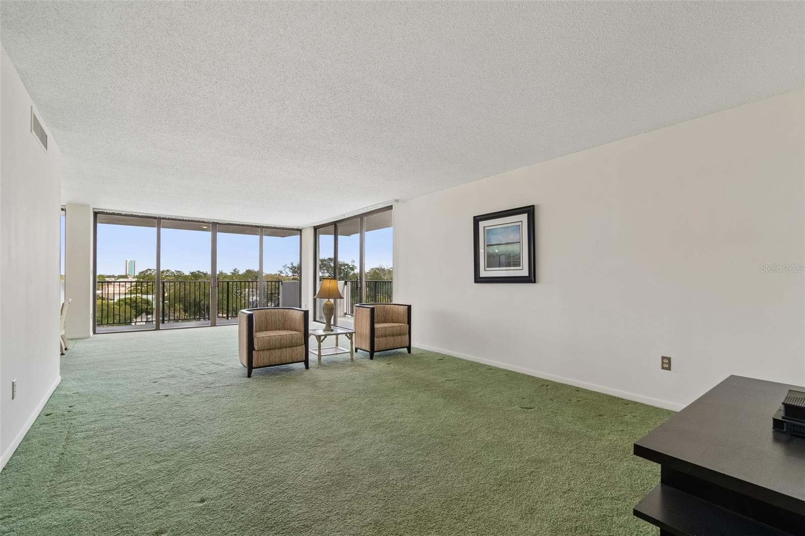 Large Living Space! - 80 ROGERS ST #6C, CLEARWATER