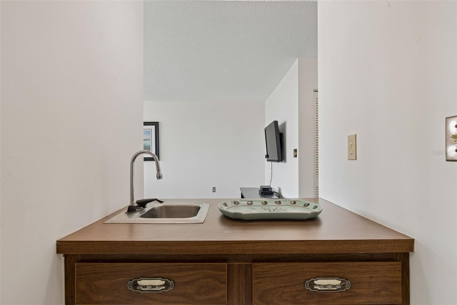 Wet Bar - 80 ROGERS ST #6C, CLEARWATER