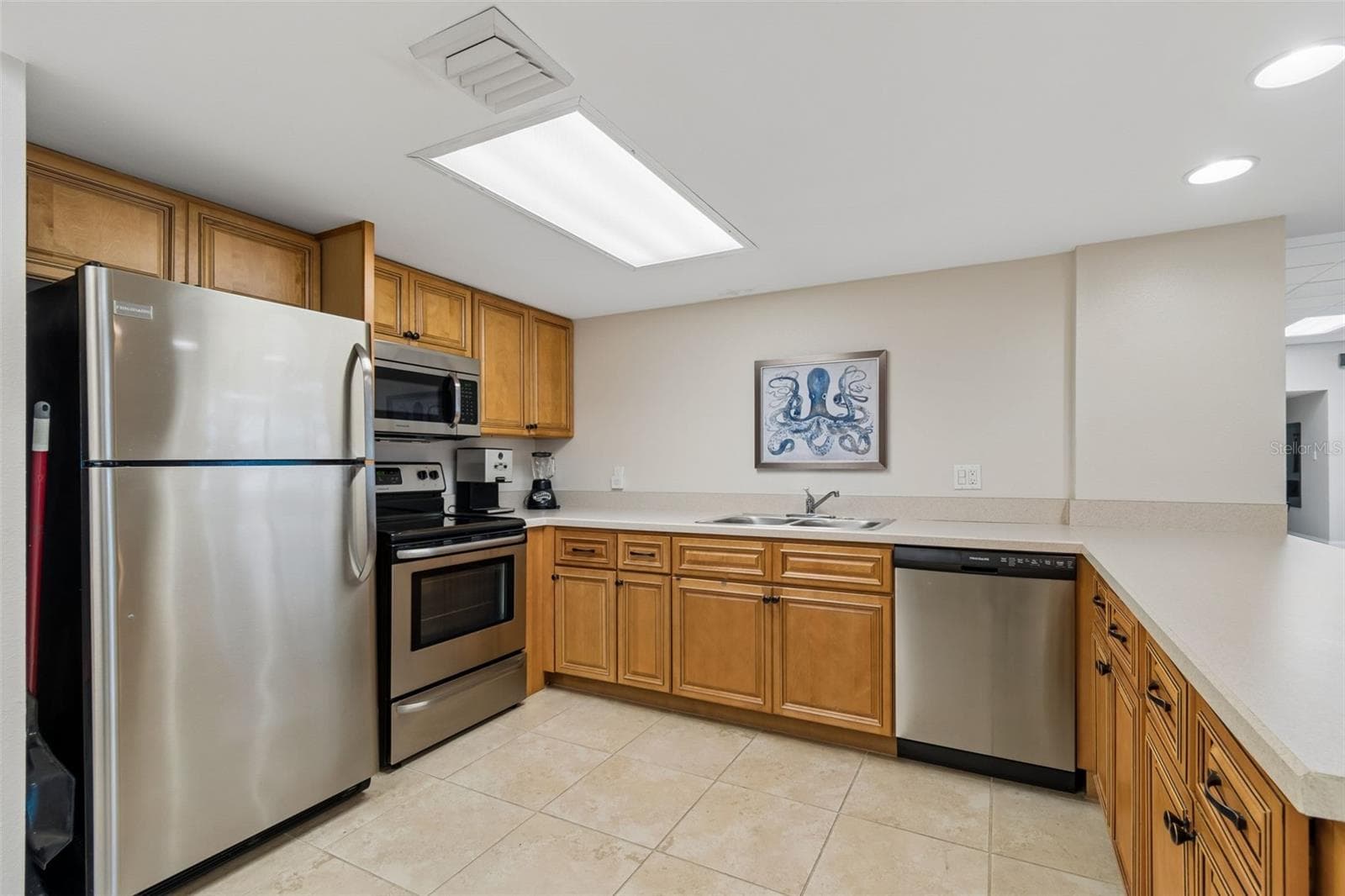 Full kitchen for community room - 80 ROGERS ST #6C, CLEARWATER