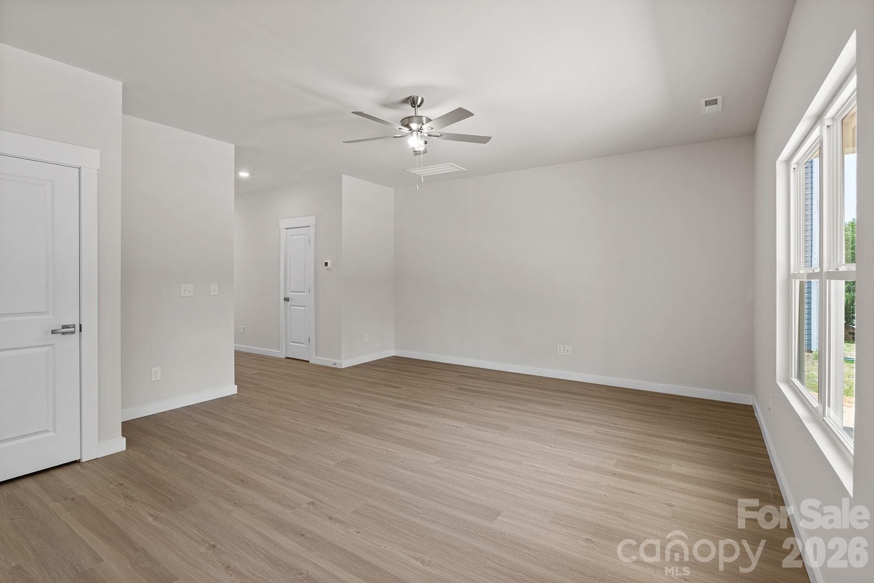 Single Family Residence at 3435 Robindale Drive, Winston Salem, photo 3 of 17