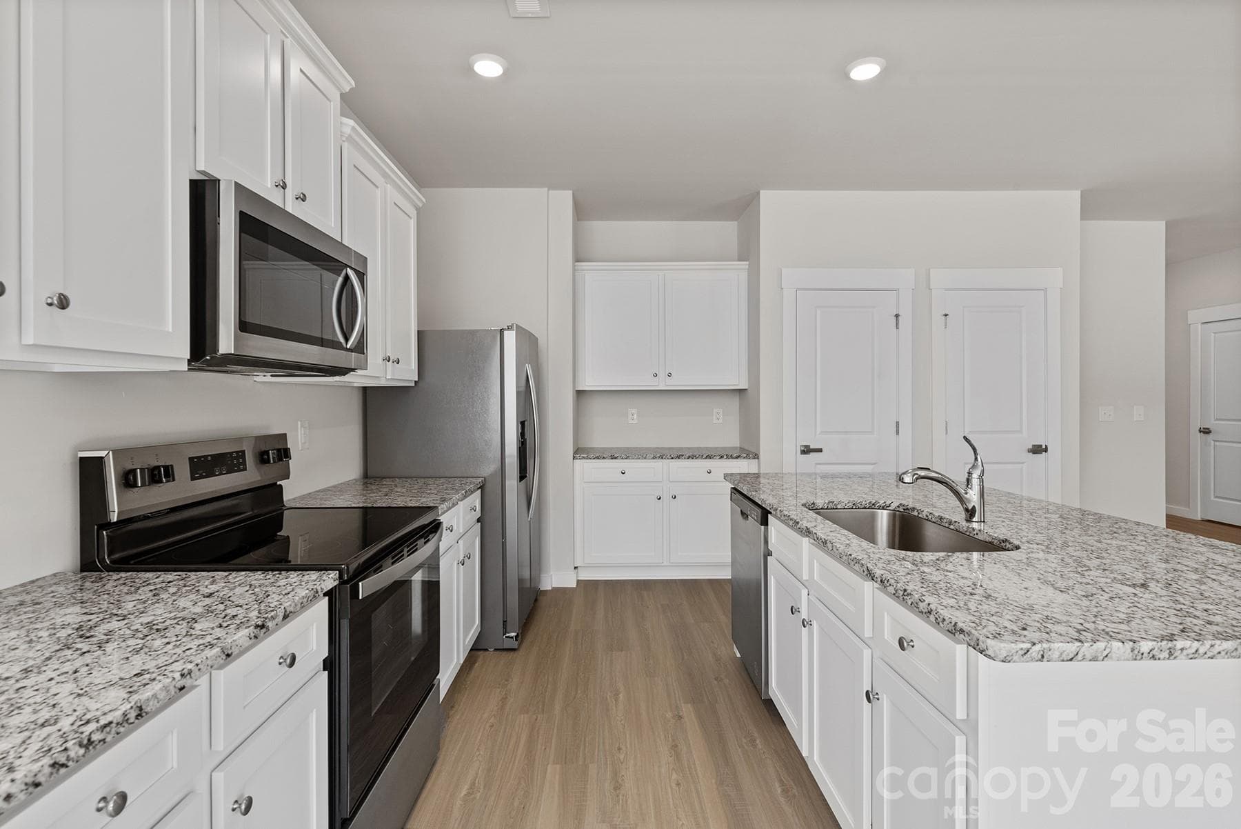Single Family Residence at 3435 Robindale Drive, Winston Salem, photo 6 of 17