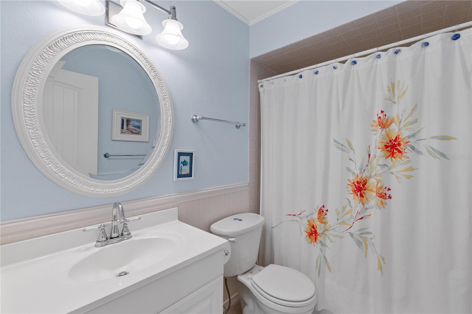 2nd full bath tub shower combo - 7860 HOLIDAY DR, SARASOTA