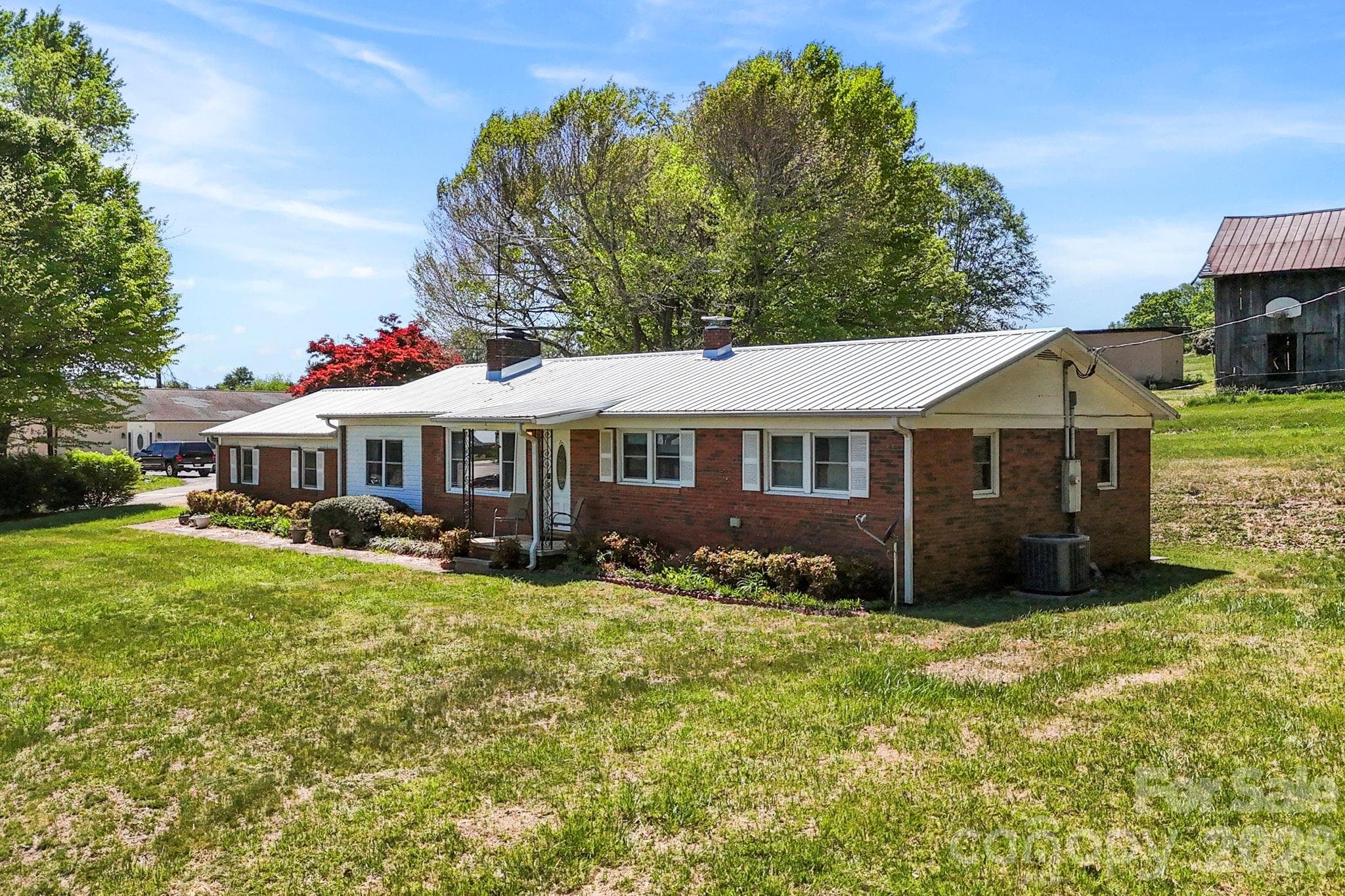 Single Family Residence at 18 Hilda Lane, Mills River, photo 4 of 37