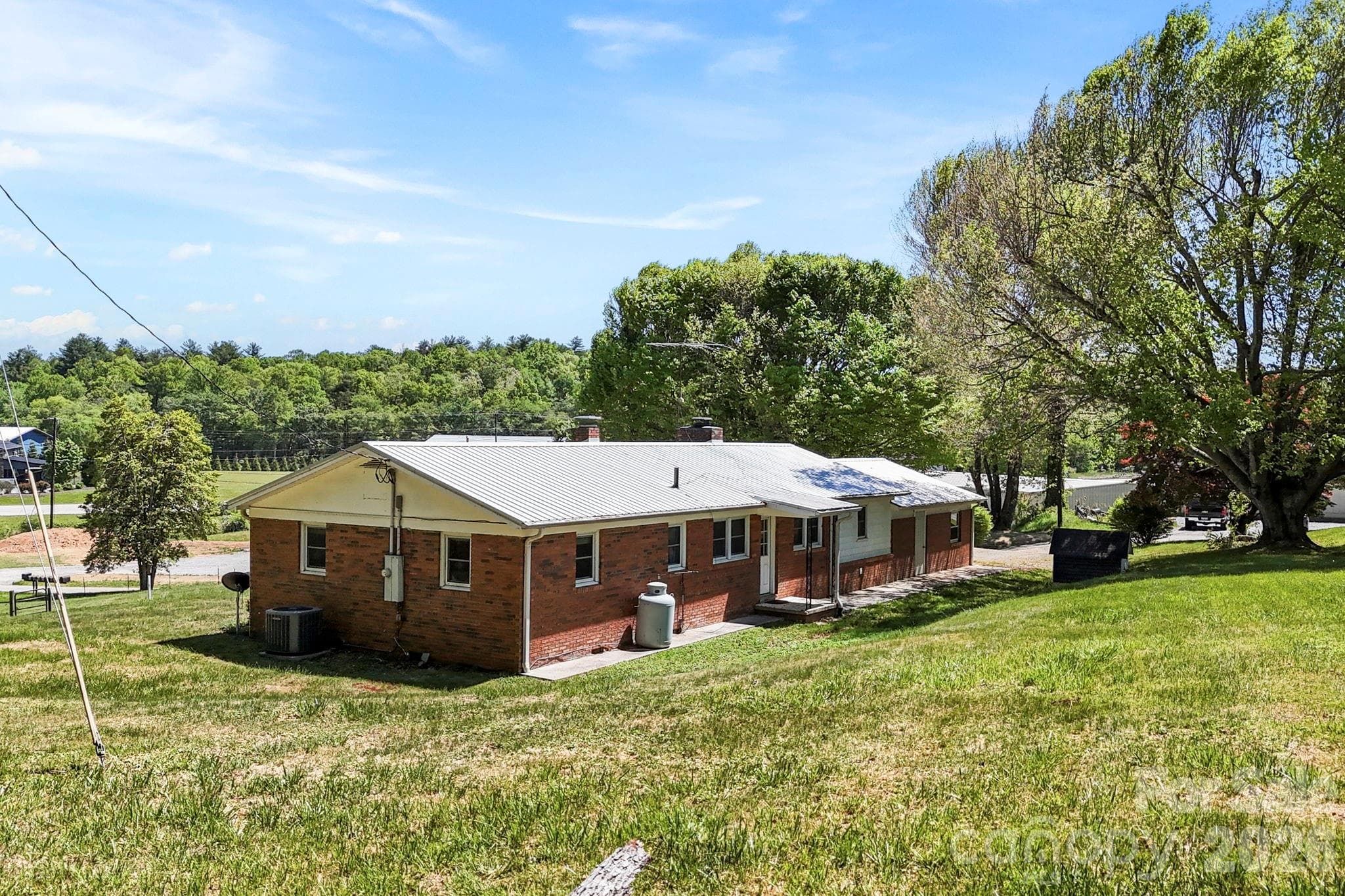 Single Family Residence at 18 Hilda Lane, Mills River, photo 6 of 37
