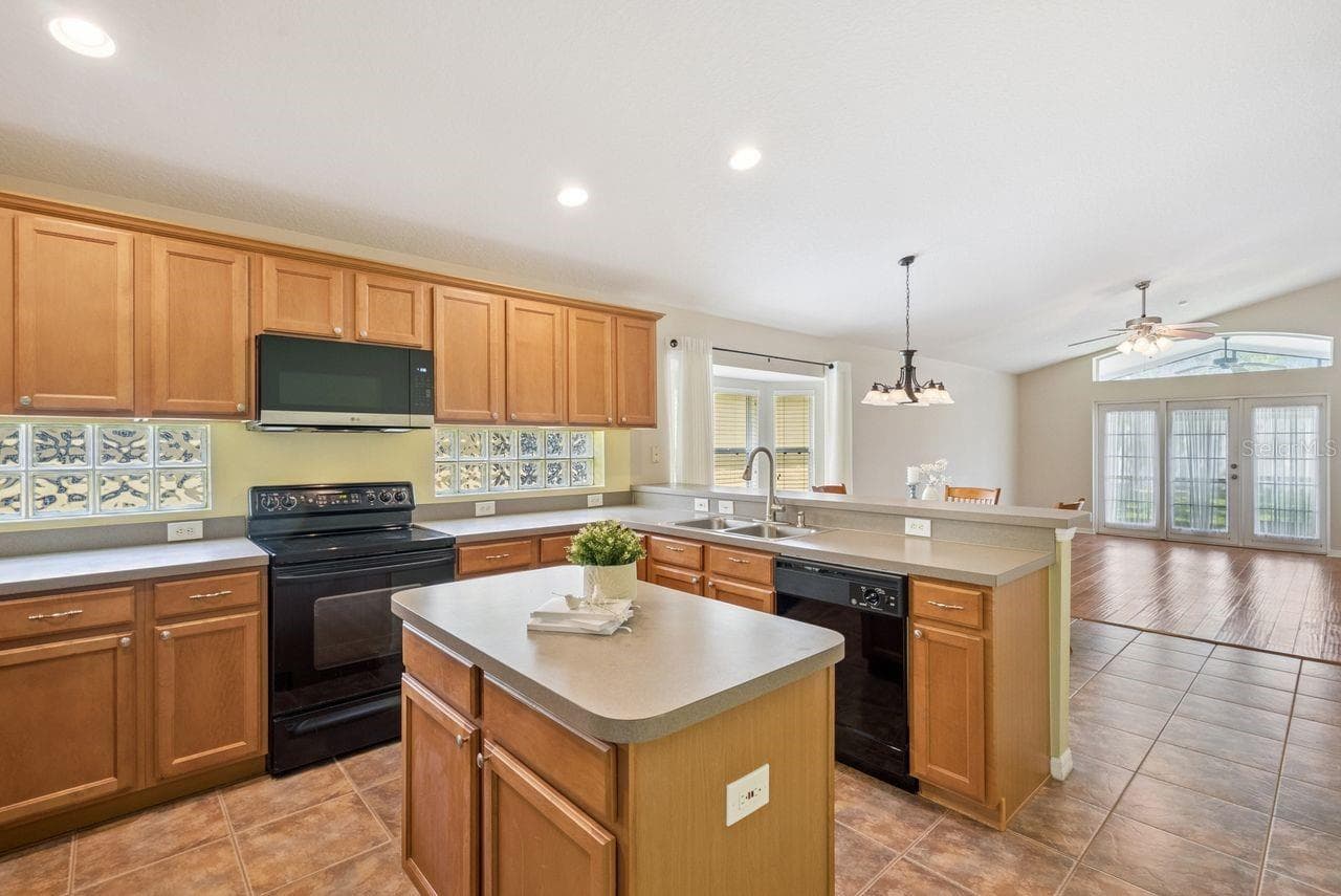 Single Family Residence at 5345 LOS PALMA VISTA DR, ORLANDO, photo 7 of 20