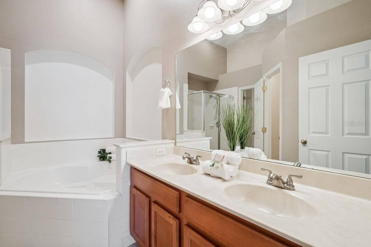 Single Family Residence at 5345 LOS PALMA VISTA DR, ORLANDO, photo 15 of 20