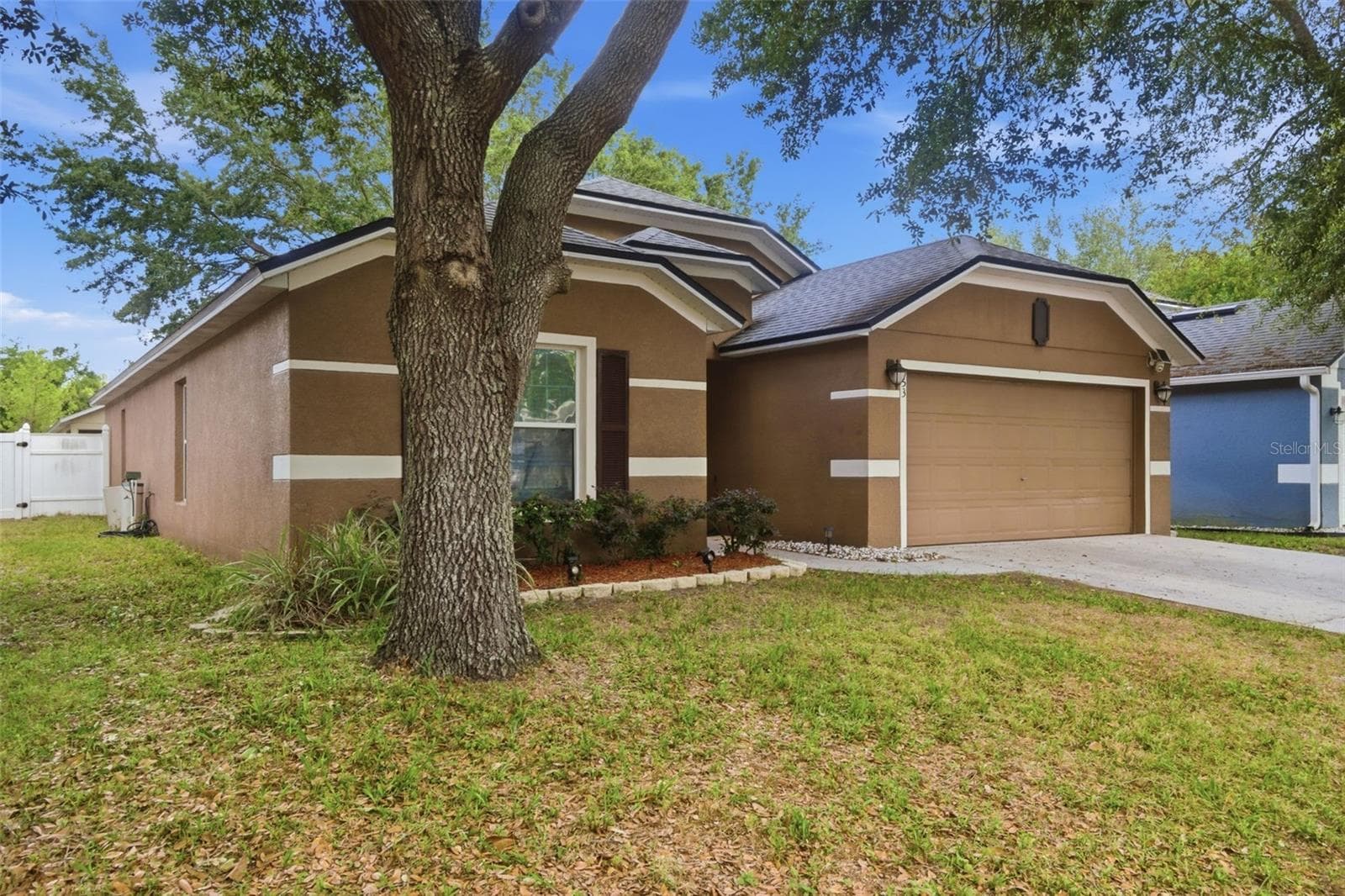 Single Family Residence at 553 MAIDENHAIR CT, ORANGE CITY, photo 2 of 35