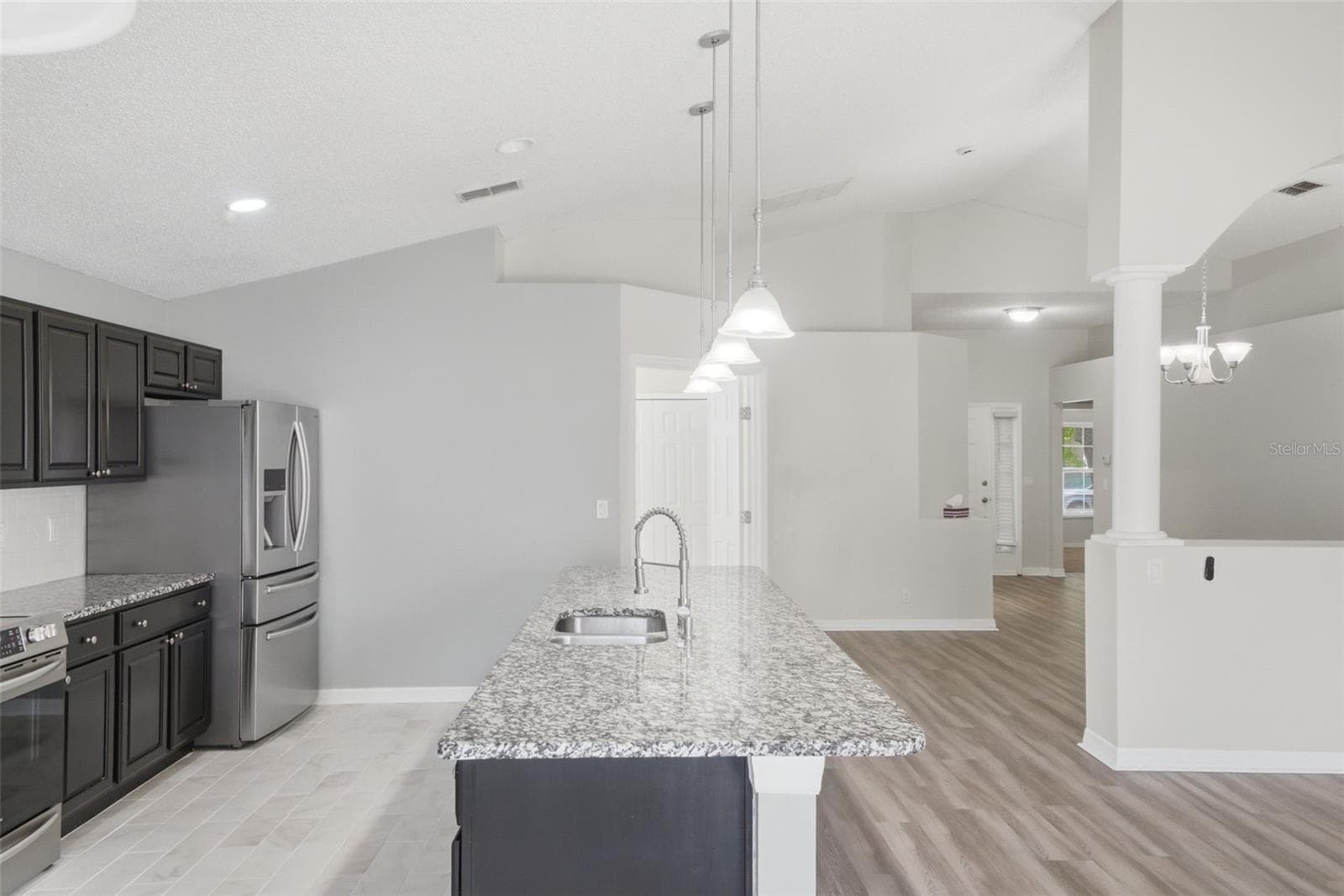 Single Family Residence at 553 MAIDENHAIR CT, ORANGE CITY, photo 7 of 35