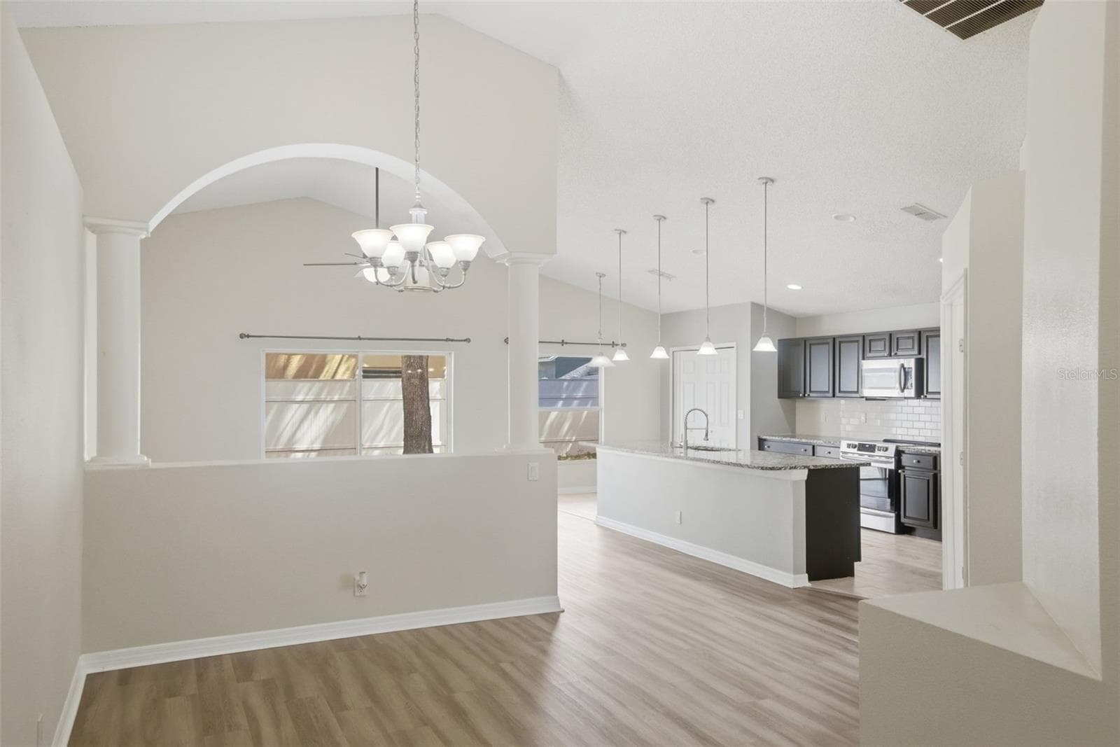 Single Family Residence at 553 MAIDENHAIR CT, ORANGE CITY, photo 9 of 35