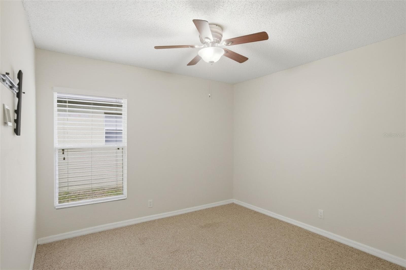Single Family Residence at 553 MAIDENHAIR CT, ORANGE CITY, photo 15 of 35