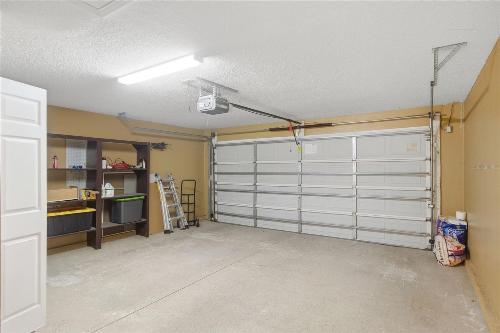 Single Family Residence at 553 MAIDENHAIR CT, ORANGE CITY, photo 24 of 35