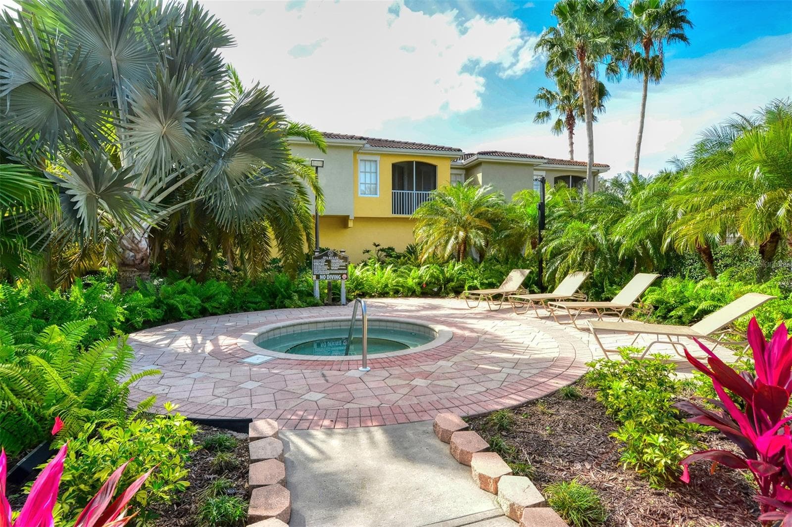 Hot tub. - 5655 BENTGRASS DR #9-116, SARASOTA