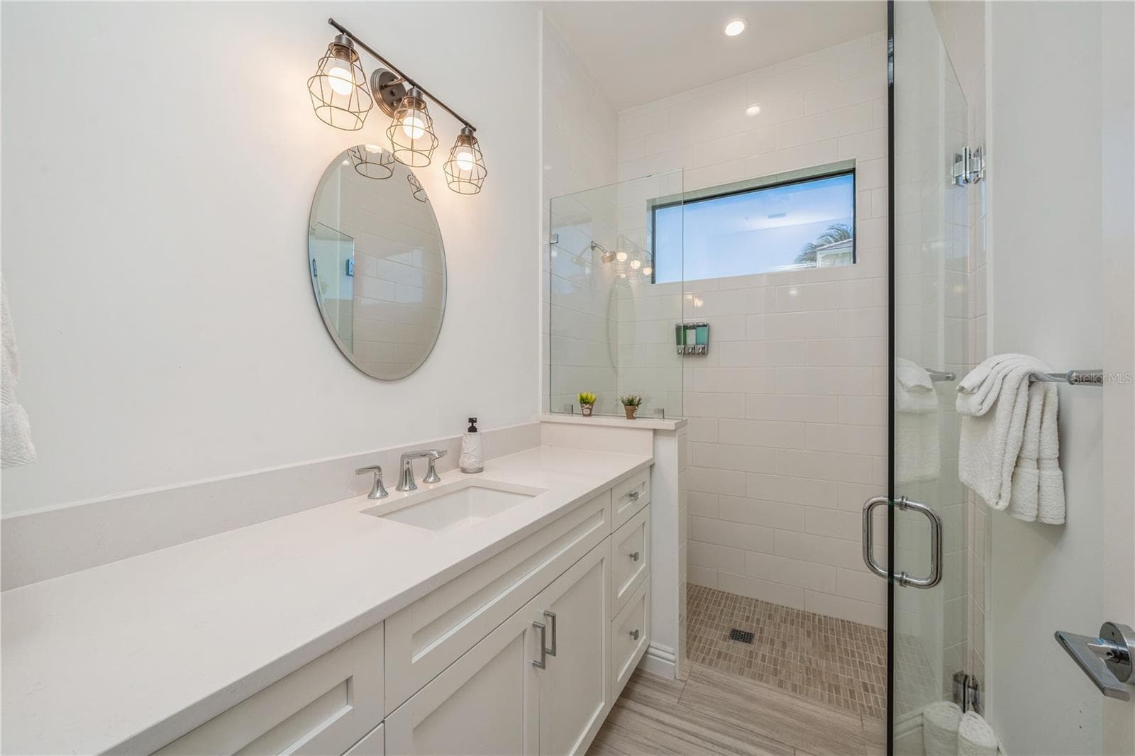Single Family Residence at 132 OCEAN ESTATES DR, HUTCHINSON ISLAND, photo 6 of 36