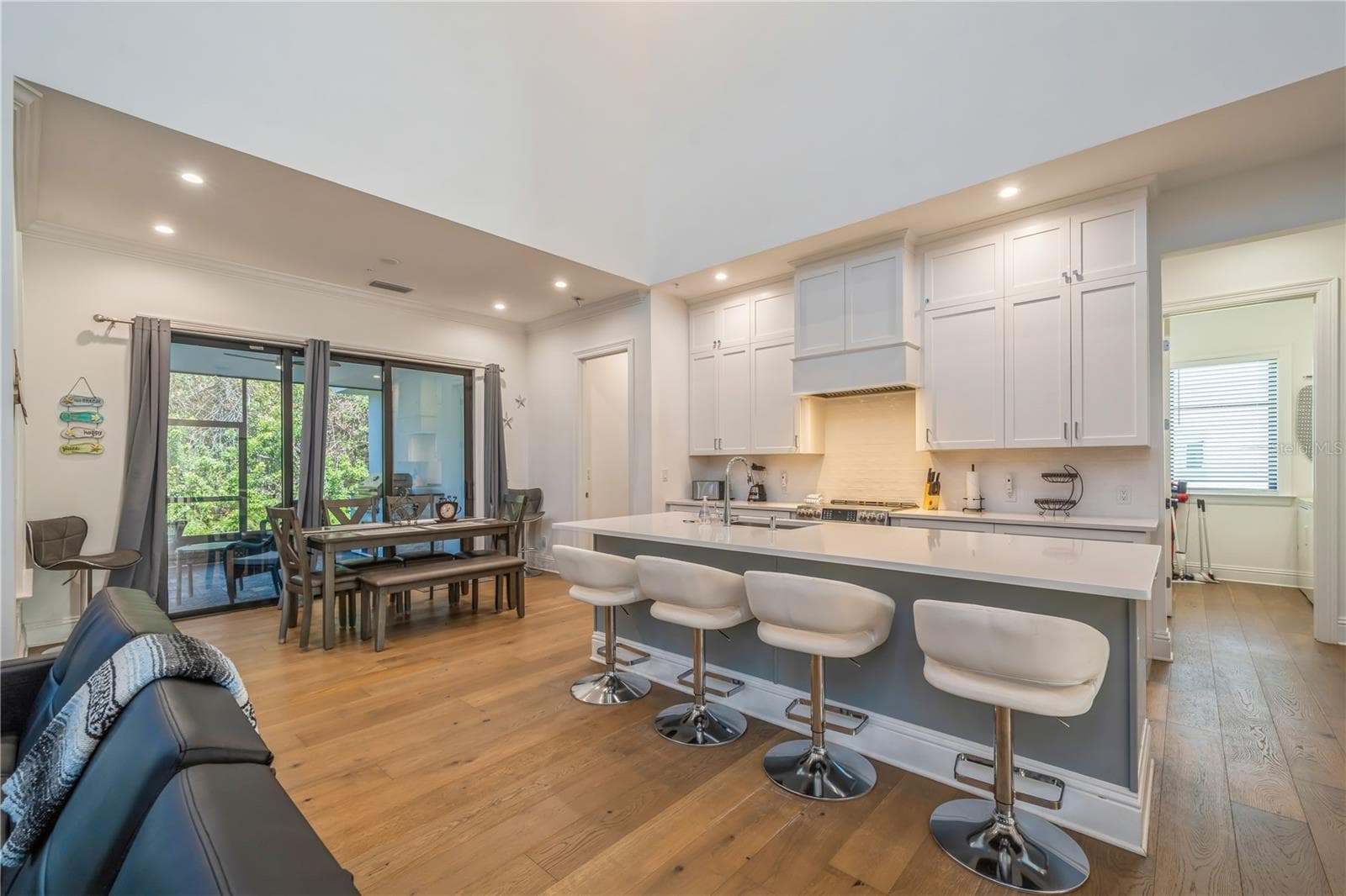Single Family Residence at 132 OCEAN ESTATES DR, HUTCHINSON ISLAND, photo 11 of 36