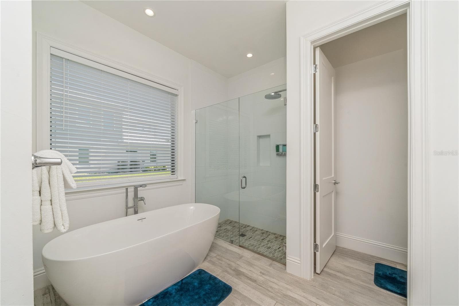 Single Family Residence at 132 OCEAN ESTATES DR, HUTCHINSON ISLAND, photo 23 of 36