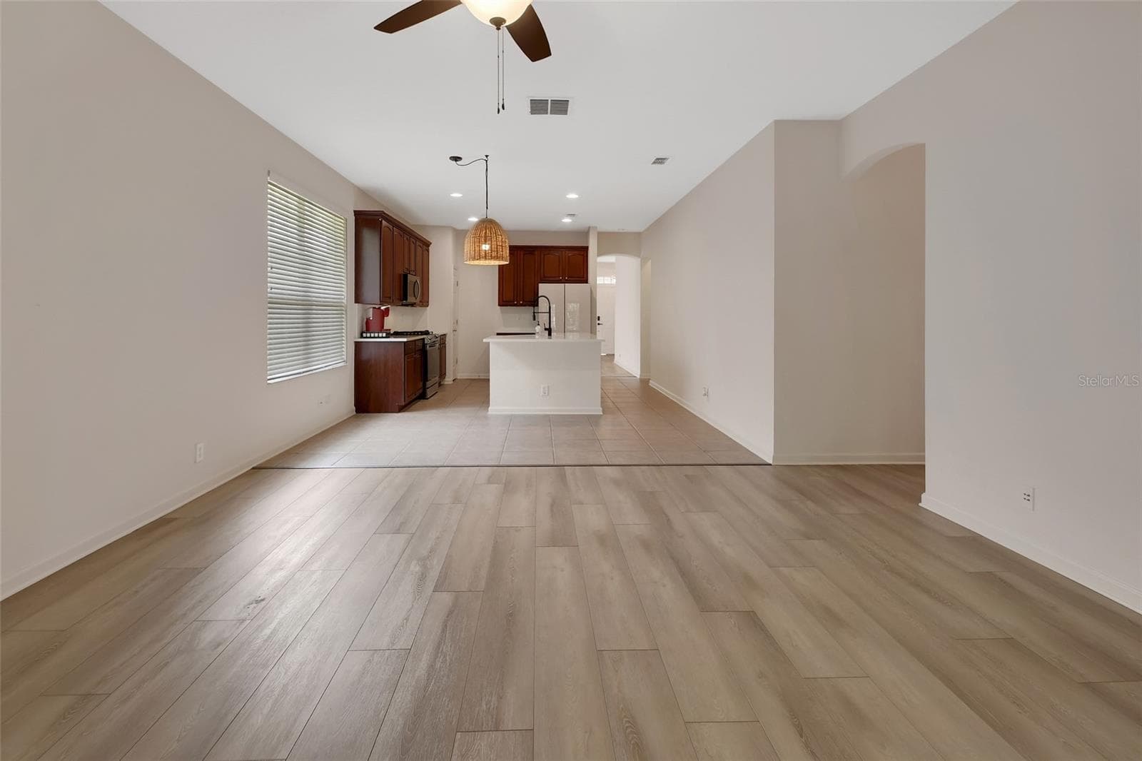 family room looking into kitchen - 525 HERON POINT WAY, DELAND