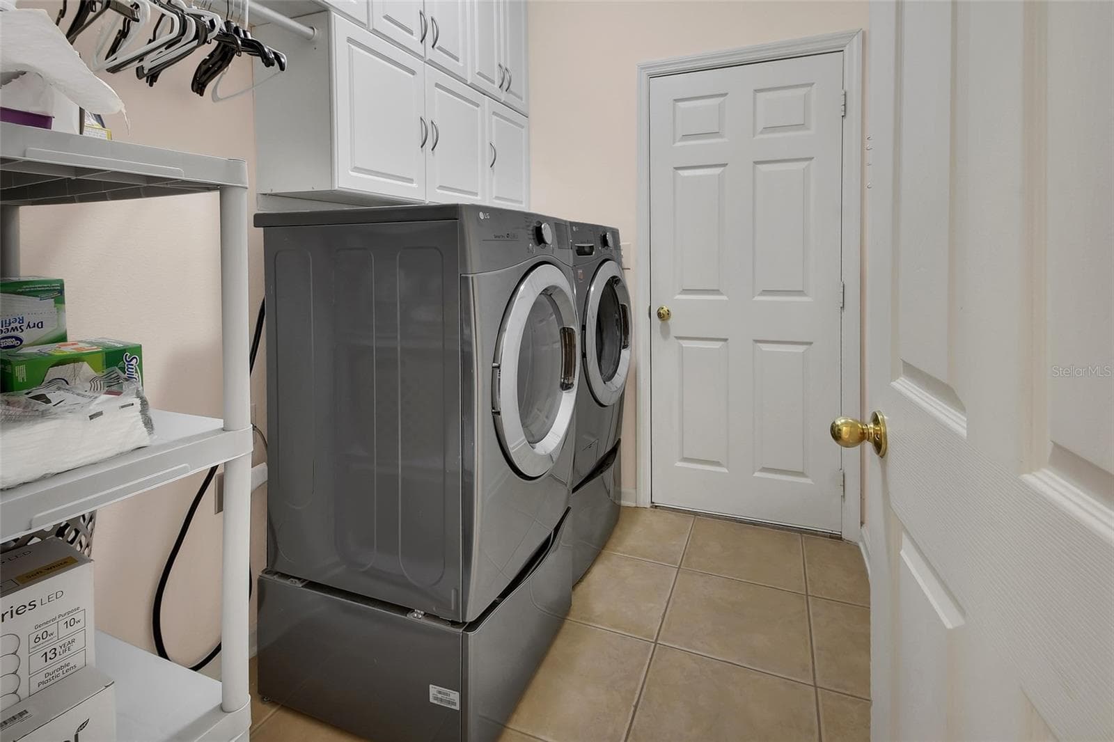laundry room by garage door entrance - 525 HERON POINT WAY, DELAND